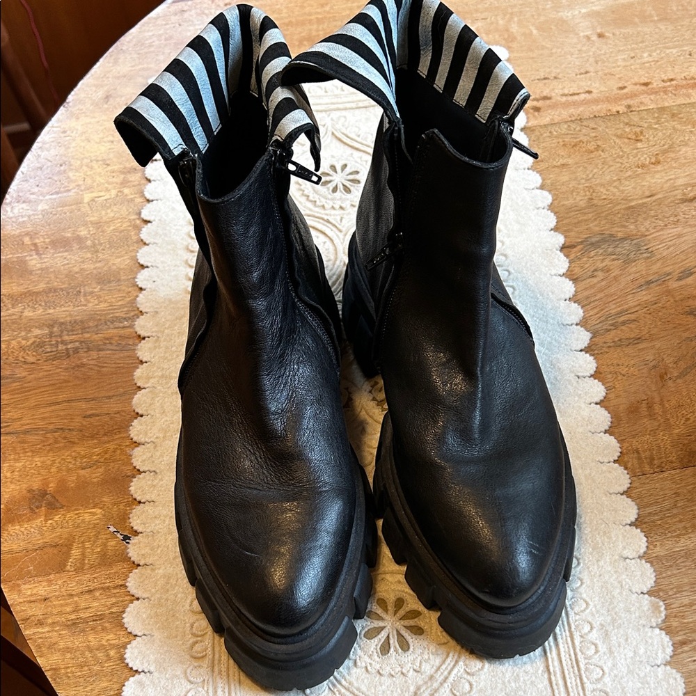Papucei High Top Black Boots -41